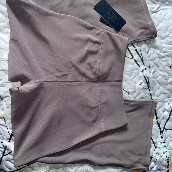 Move Theology Brown Capri Leggings Size Medium - Picture 5 of 6